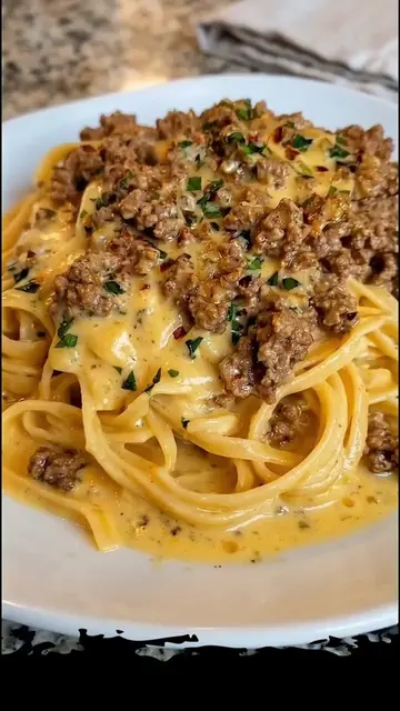 Cheesy Garlic Butter Beef Spaghetti in Creamy Cheddar Parmesan Sauce This cheesy