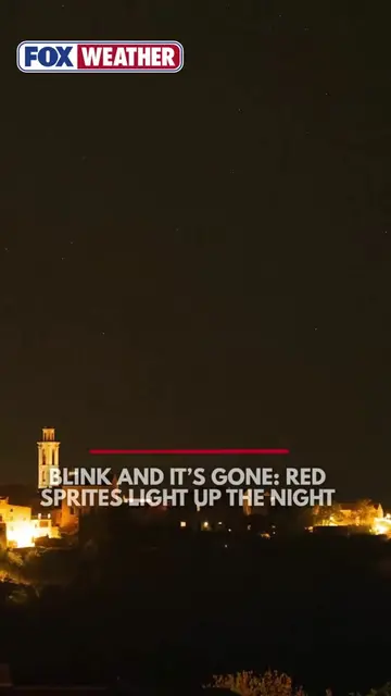 ICYMI ALIEN INVASION ⚡️:  Rare red sprites flash high above powerful thunderstor