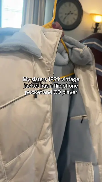 I need to look through all her closet, that’s crazy 😅 #vintageclothes #vintagef