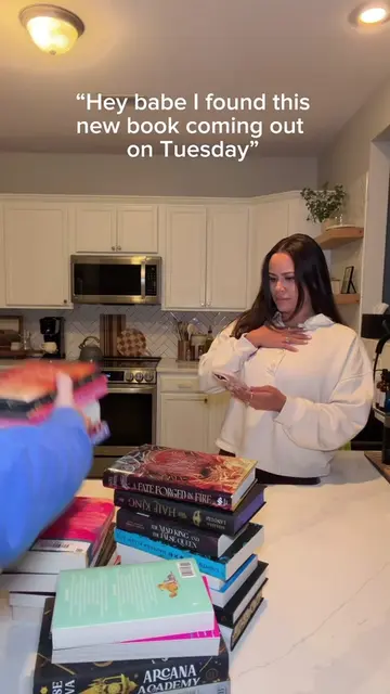 Not really sure what he was trying to tell me 🤷🏽‍♀️ #BookTok #bookhumor #tbr #
