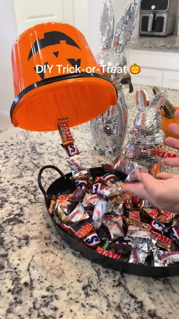DIY Trick-or-Treat Bucket  🎃  #DIY #pumping #trickortreat #momhack #halloweenid