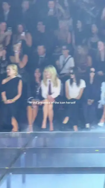 we love herrrrr #nicolekidman #vsfashionshow @victoriassecret_uk @Victoria's Sec