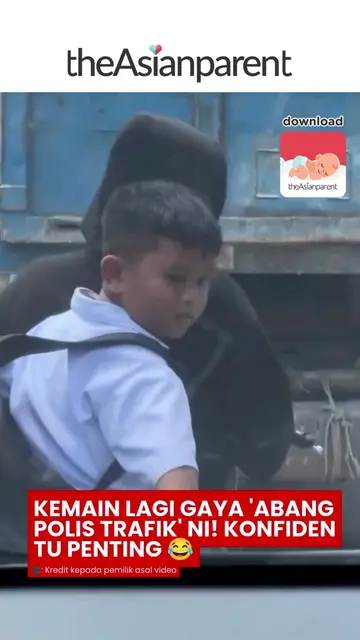 Tak kisahlah naik motor je, yang penting jalan tu kita yang punya! Mesti adik ni