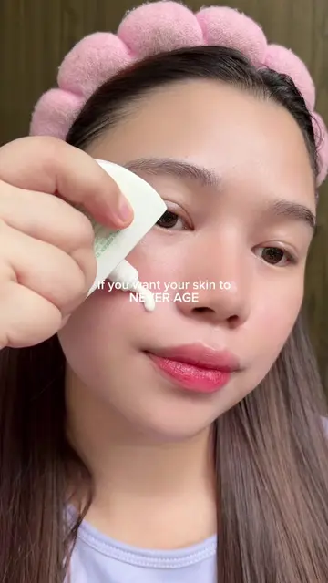 ☀️🍃 THE SECRET TO SKIN THAT AGES GRACEFULLY? NEVER SKIP SUNSCREEN! 🤍✨ Want to 