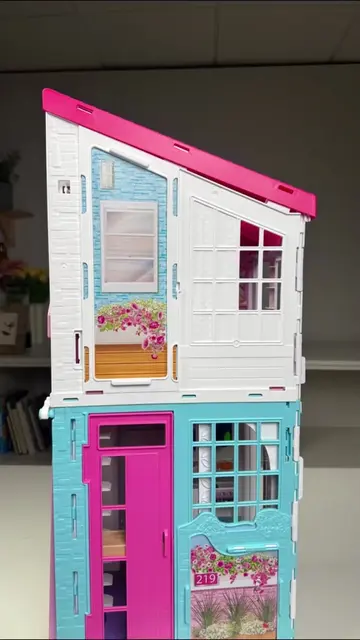 💖🏡 Life in plastic, it's FANTASTIC! Welcome to the Barbie Malibu House Playset