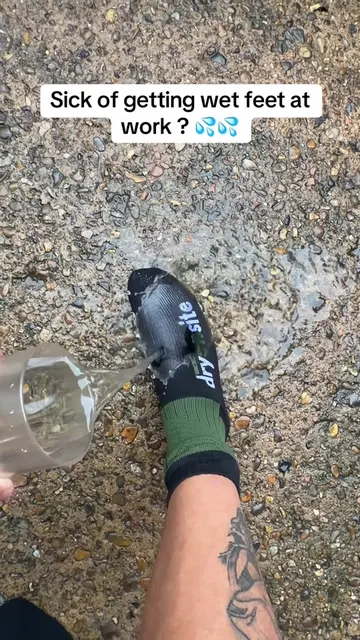 🧦 SAY GOODBYE TO WET FEET! 💦 DryOnSite socks are made for those long days on y