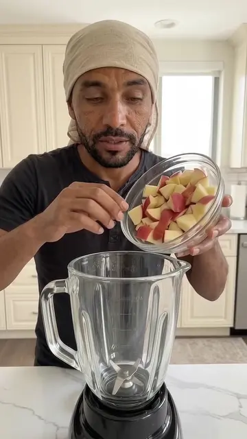 Apple cinnamon muffins with no flour and no refined sugar 🍎 Comment YES for mor