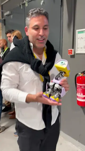 Jensen Huang closed out GTC Berlin with a squad of 25 cm robot ducks 🦆🤖 Microd