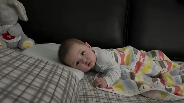 em bé dậy rồi nhìn mẹ thế này thôi 😘 #babytiktok #babyboy #babylove ##baby 