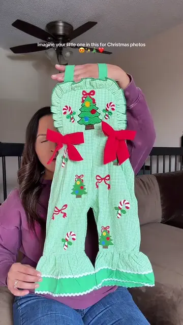 The cutest little Christmas outfit for your little one! 🎄❤️ Perfect for all the