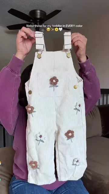 The cutest little flower overalls! 🌸🎀 So easy to style and seriously adorable 