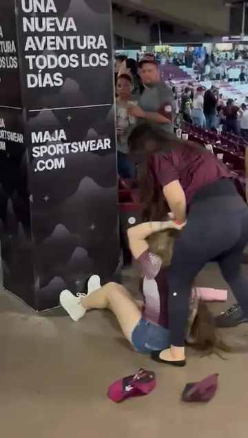 Un video difundido en redes sociales muestra una pelea entre dos mujeres durante