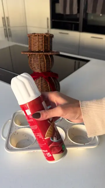 Ok, I know it’s too early for Christmas, but… I saw these adorable edible snowma